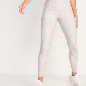 ⭐️ Old Navy - Extra High-Waisted PowerSoft Leggings coral snake print
